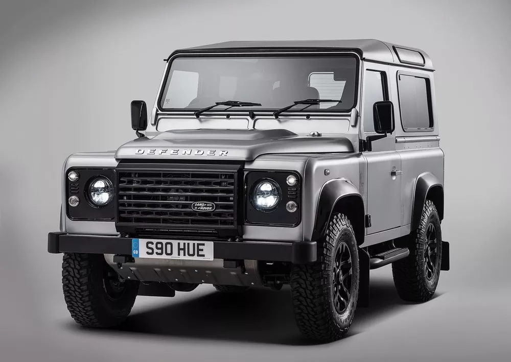 2020 Land Rover Defender 90 SE (P300)