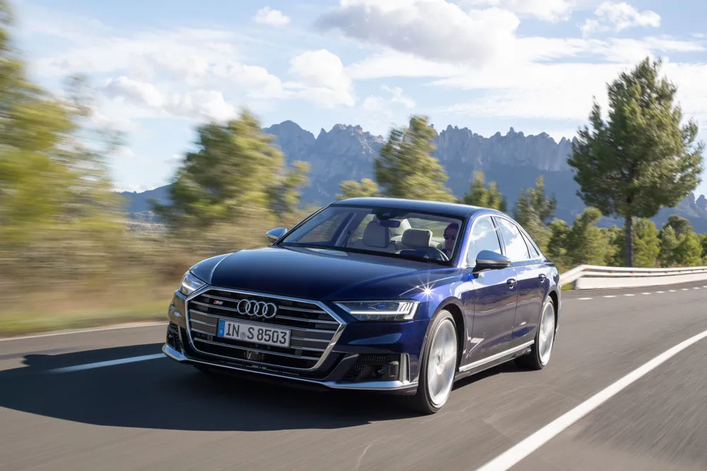 2020 Audi S8 4.0 TFSI quattro (571 HP)