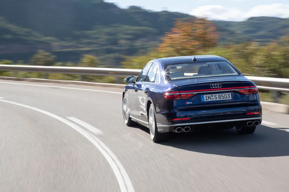 2021 Audi S8 4.0 TFSI quattro (571 HP)