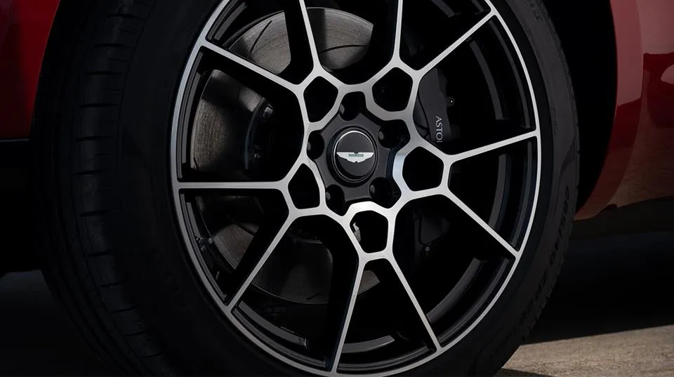 2022 Aston Martin DBX 4.0T V8