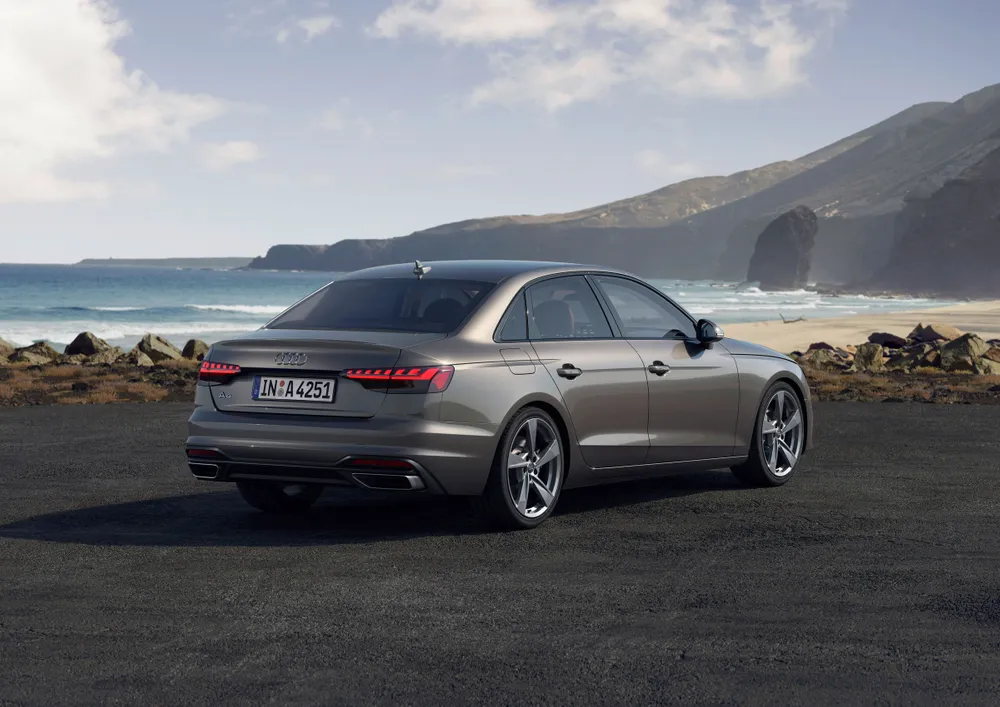 2022 Audi A4 40 TFSI S-line (190 HP)