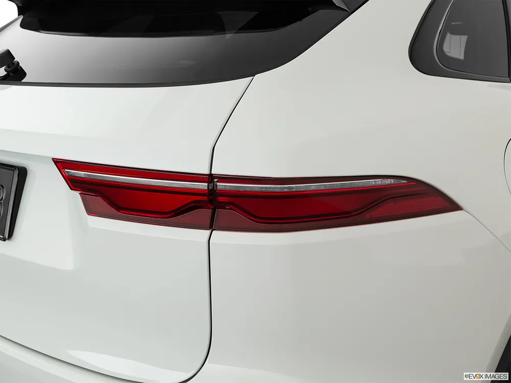 2021 Jaguar F-Pace 5.0L V8 SVR (550 PS)