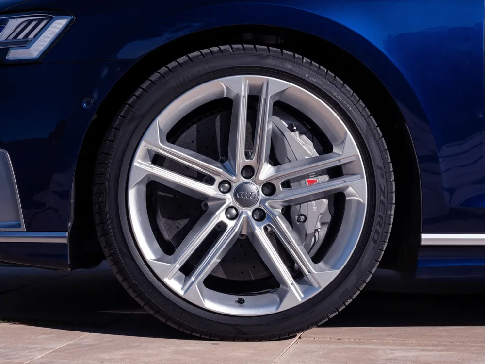 2020 Audi S8 4.0 TFSI quattro (571 HP)