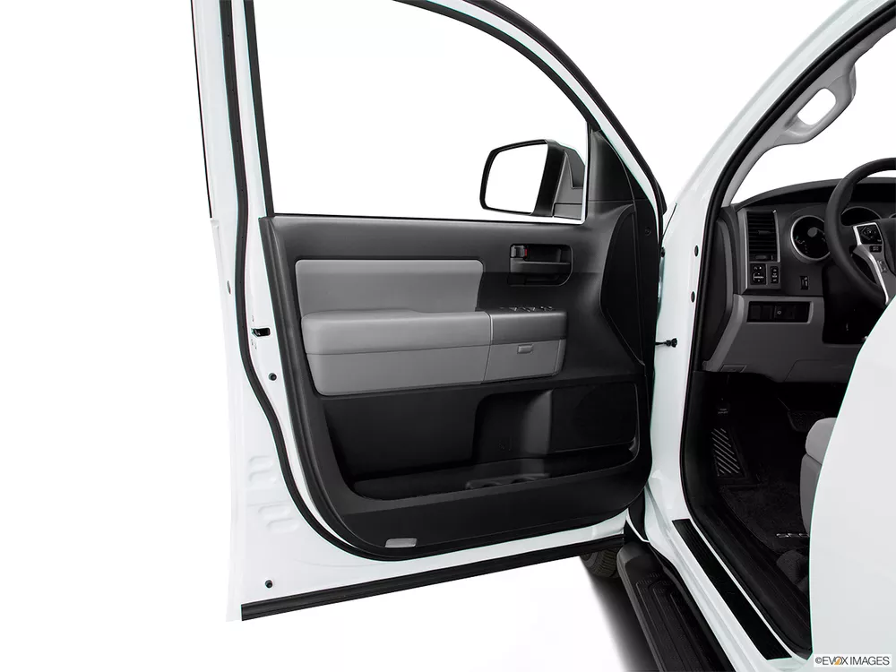 2017 Toyota Sequoia 5.7L SR5 Moon Roof