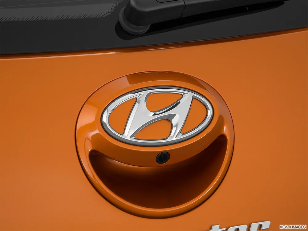 2016 Hyundai Veloster 1.6L Top