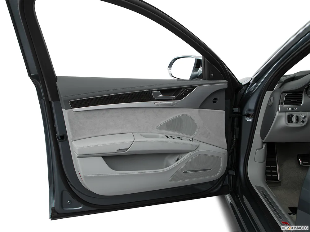 2016 Audi S8 4.0T (520 HP)