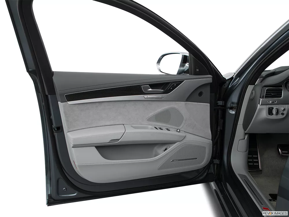 2018 Audi S8 Plus 4.0 TFSI quattro (605 HP)