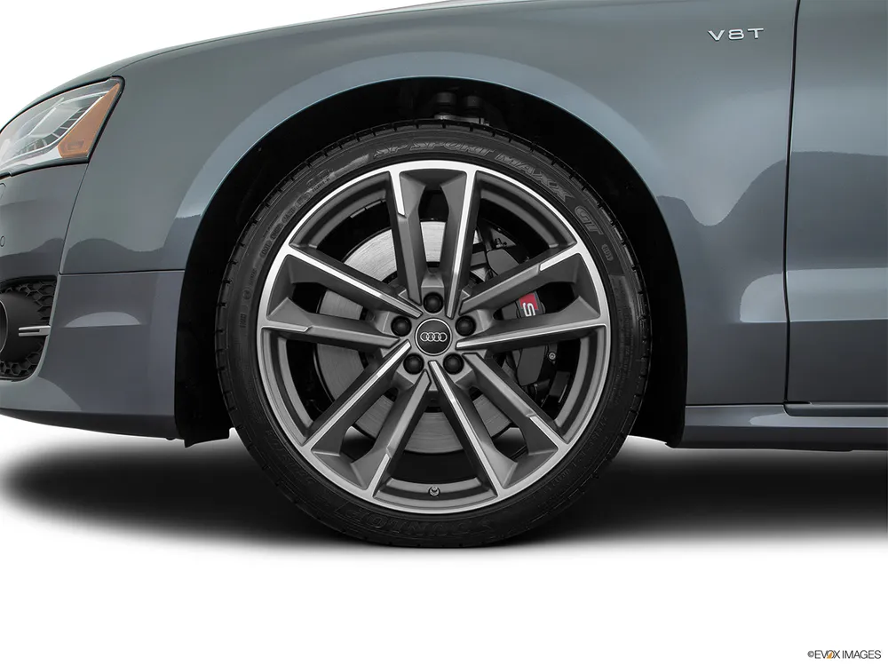 2016 Audi S8 4.0T (520 HP)