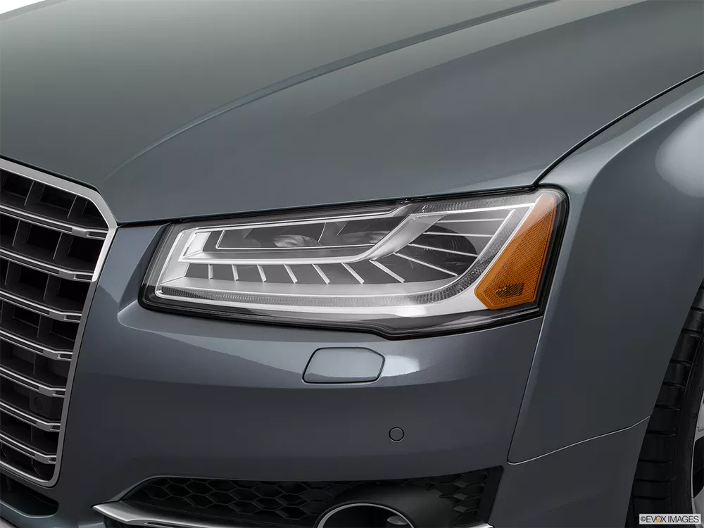 2018 Audi S8 Plus 4.0 TFSI quattro (605 HP)