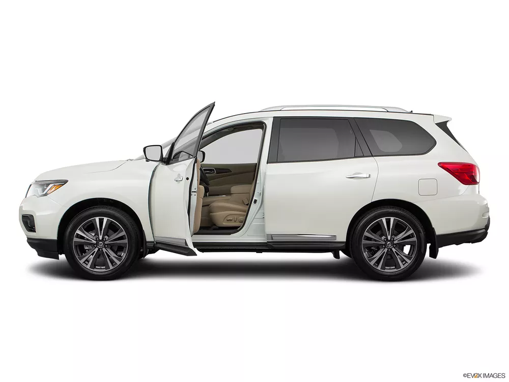 2017 Nissan Pathfinder 3.5L SL 4WD