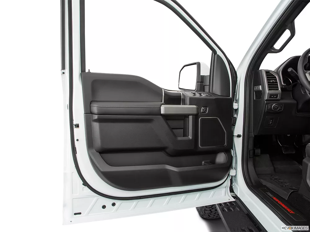 2017 Ford F-150 Raptor 3.5L EcoBoost Crew Cab (Luxury Range)