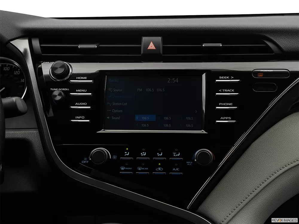 2019 Toyota Camry 2.5L LE Hybrid (212 HP)