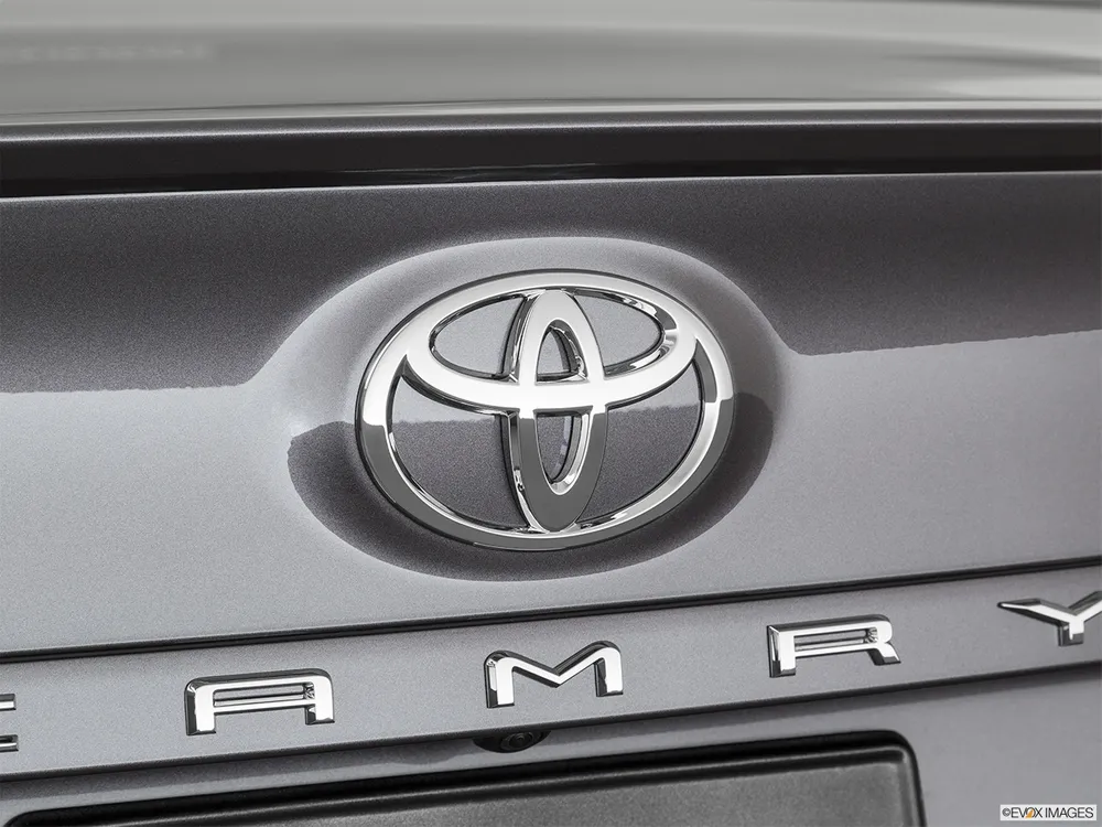 2022 Toyota Camry 2.5L Limited HEV (215 HP)