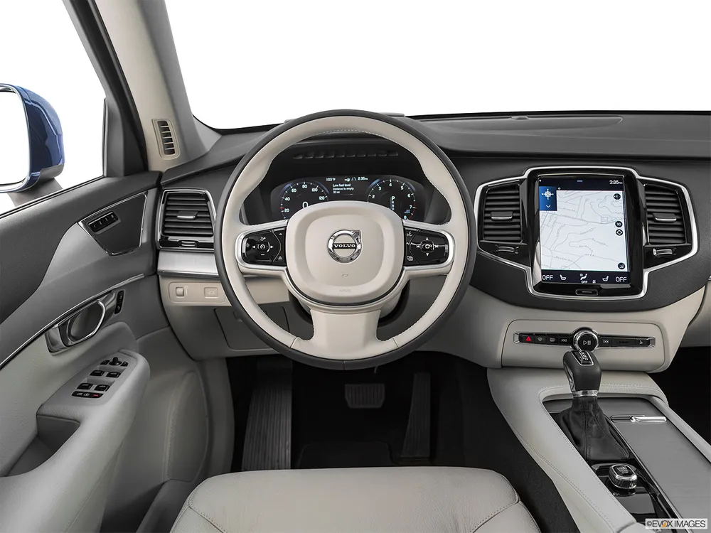2022 Volvo XC90 2.0T B5 Momentum AWD (7-seats)