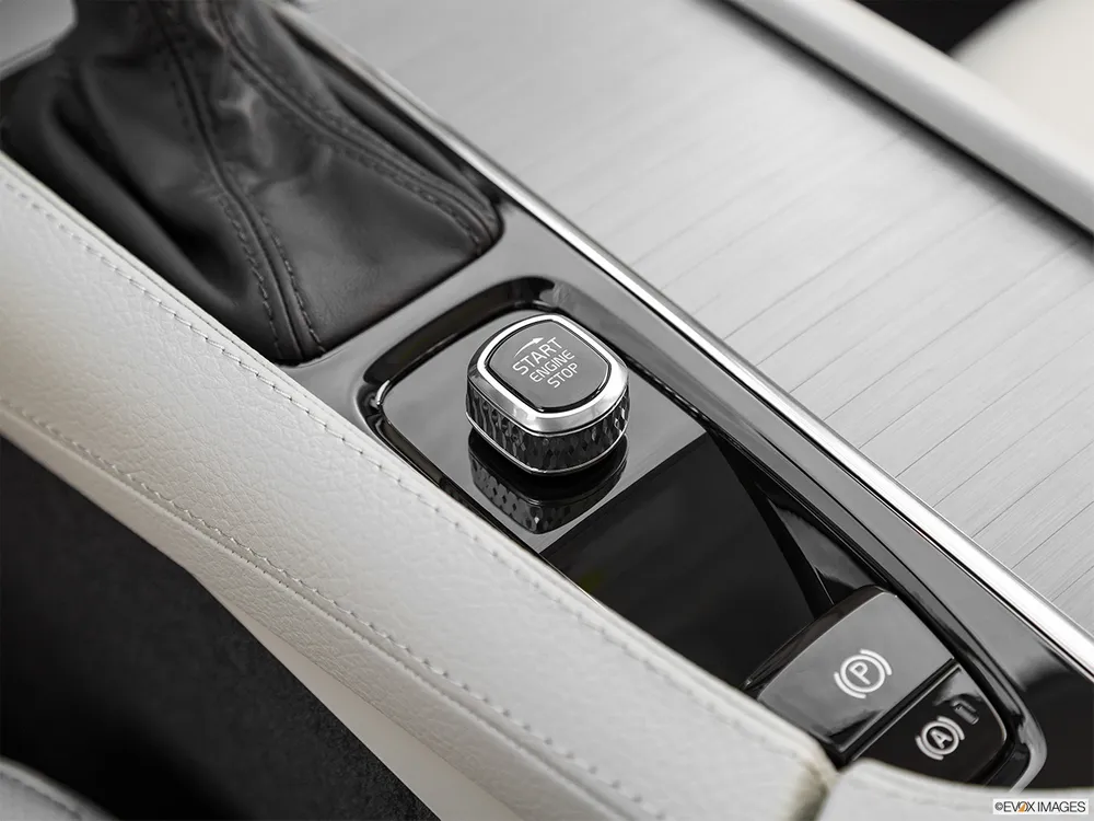 2022 Volvo XC90 2.0T B6 MHEV Inscription AWD (7-seater)