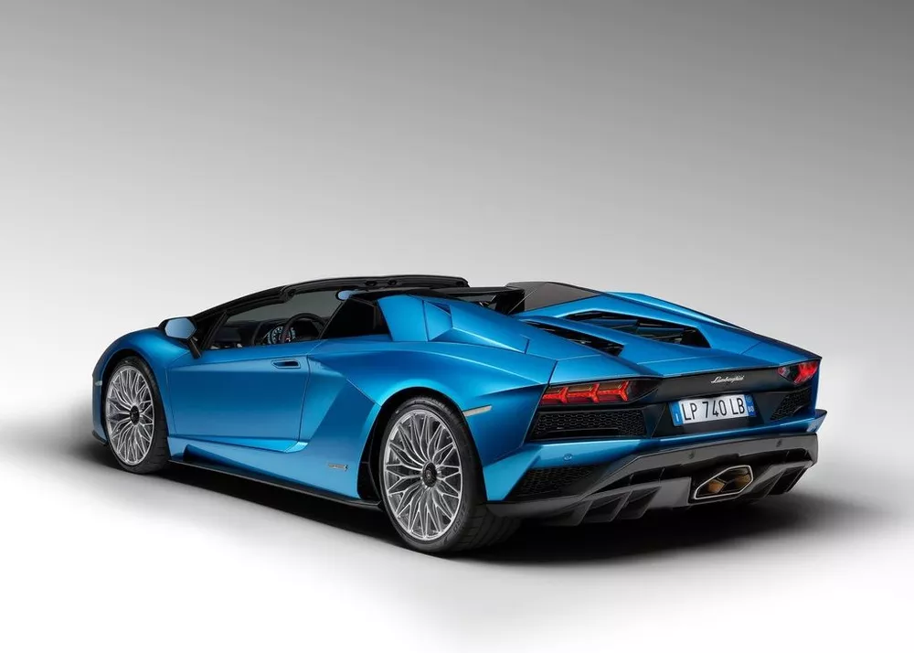 2018 Lamborghini Aventador S Roadster 6.5L V12 (740 HP)
