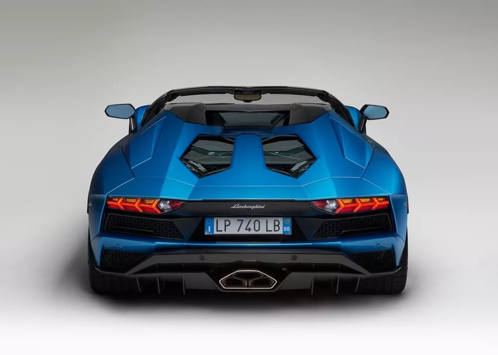 2018 Lamborghini Aventador S Roadster 6.5L V12 (740 HP)