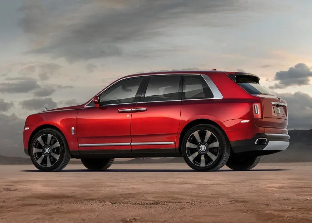 2023 Rolls Royce Cullinan 6.75L Twin-Turbo (563 HP)