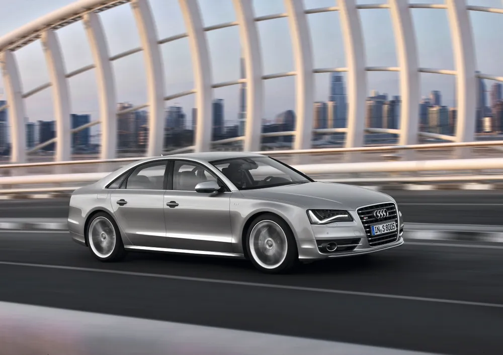 2013 Audi S8 4.0L (520 HP)