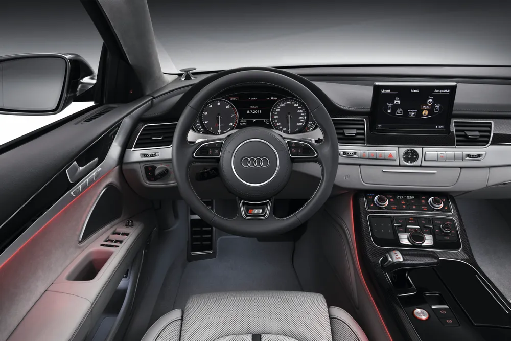 2013 Audi S8 4.0L (520 HP)