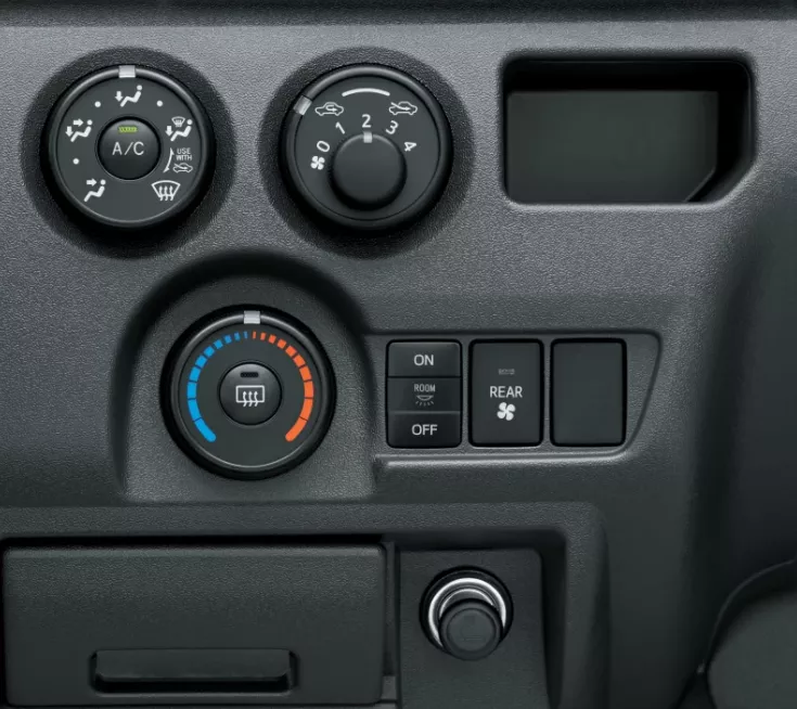 2017 Toyota Hiace 2.5L Commuter A/T