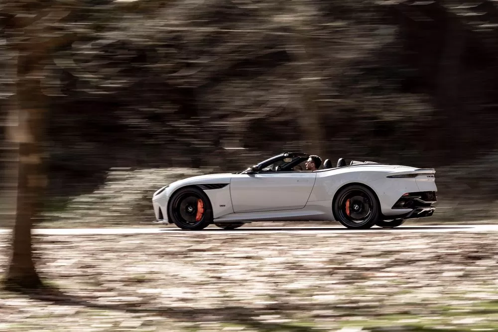 2019 Aston Martin DBS Superleggera Volante 5.2T V12