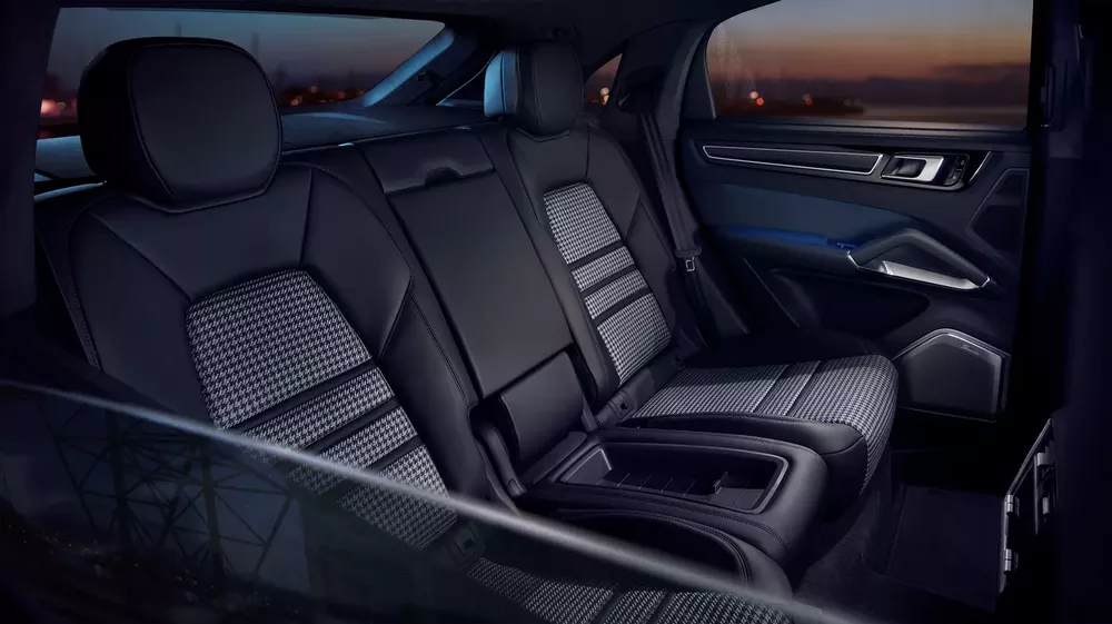 2020 Porsche Cayenne Coupe Turbo S E-Hybrid