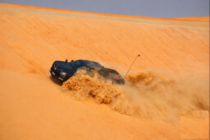GMC Sierra 6.2 V8 in desert